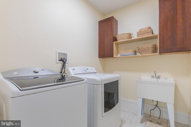 Building Photo - 9715 Singleton Dr