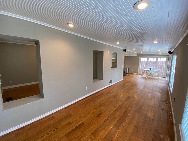 Building Photo - Walk to Glencoe Park OR Mockingbird Statio...