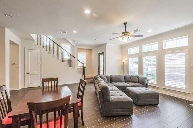 Building Photo - Furnished 3BR 3 Story Townhome