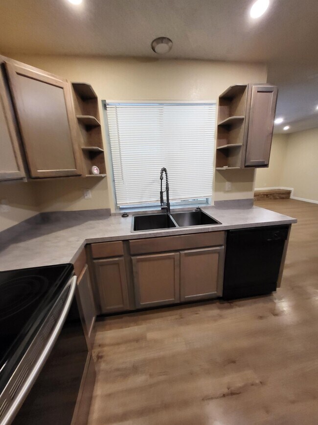 Building Photo - 208 Margarita Dr