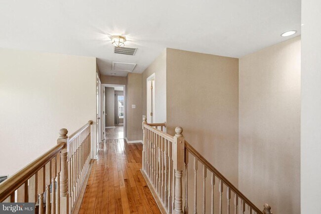 Building Photo - 445 Tuvira Ln