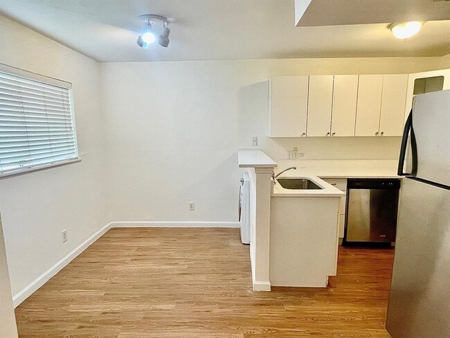 Building Photo - 608 Franklin Blvd