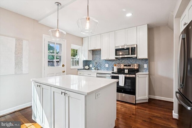 Building Photo - 4642 31st Rd S