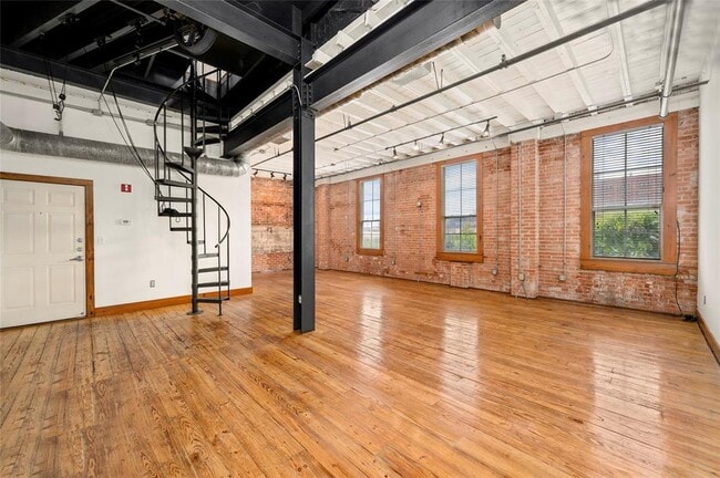 Building Photo - 1011 Wood St