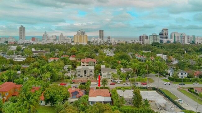 Building Photo - 3722 Royal Palm Ave