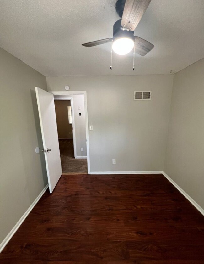 Building Photo - Quiet Cul-de-Sac Home with Bonus Room & Big Backyard!