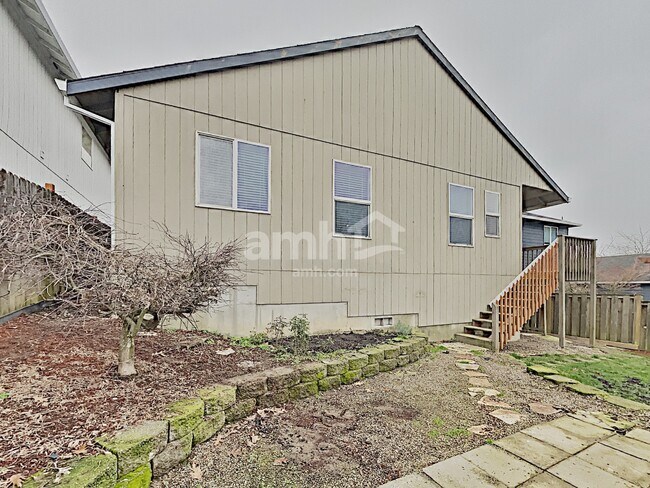 Building Photo - 13269 SE Piper Dr