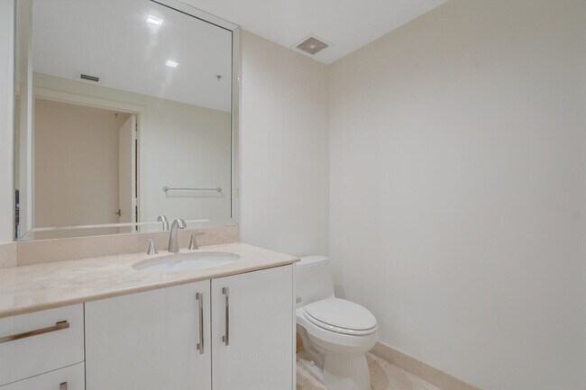 Building Photo - 2051 SE 3rd St