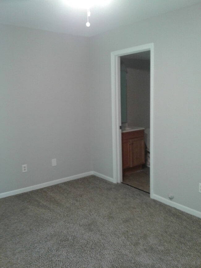 Building Photo - 502/504 Chris Dr.