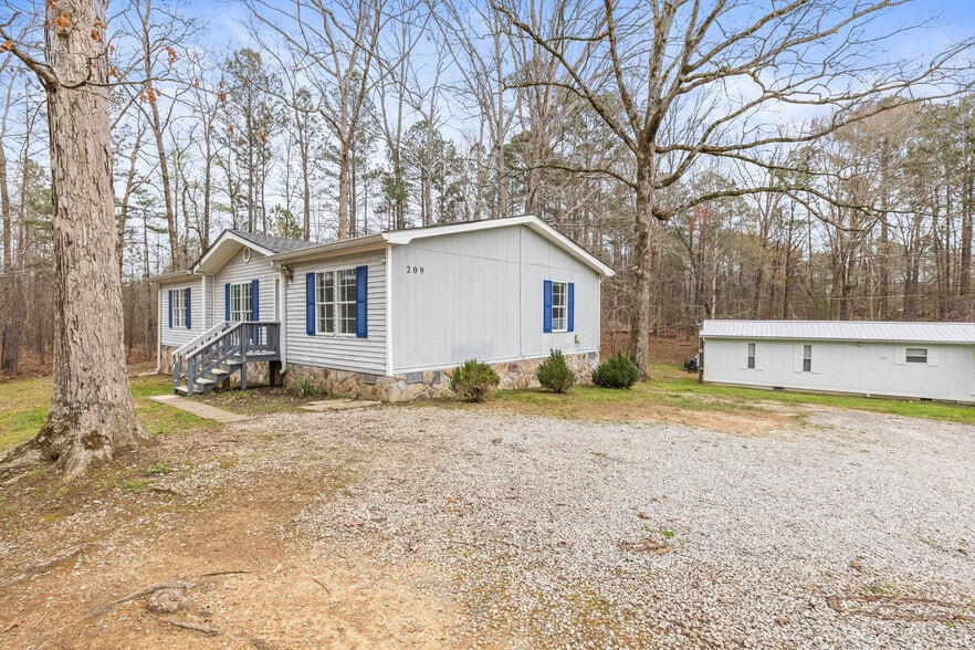 Building Photo - 209 Varner Dr SW