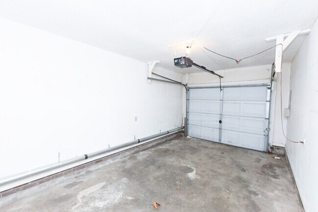 Building Photo - 117 Brenda Dr