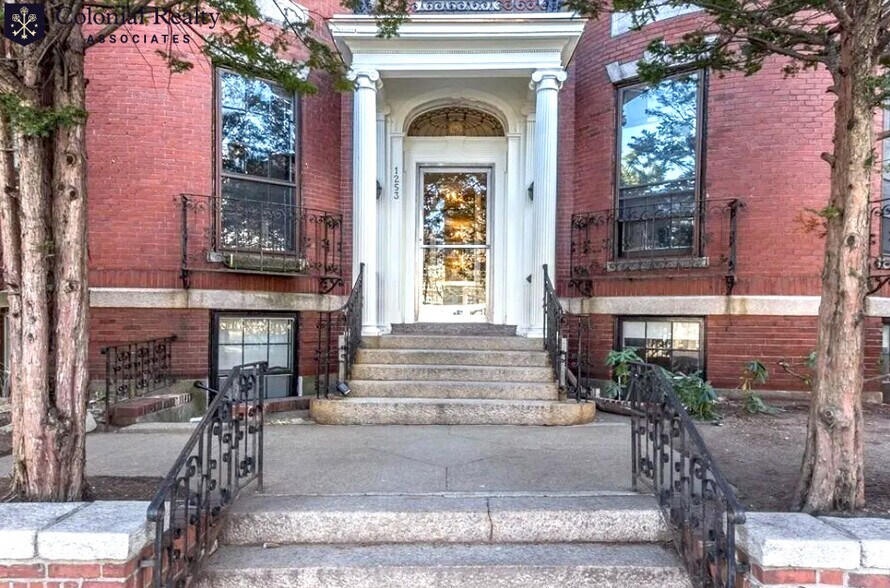 Building Photo - 1253 Beacon St