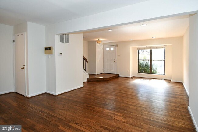 Building Photo - 5175 King Charles Way