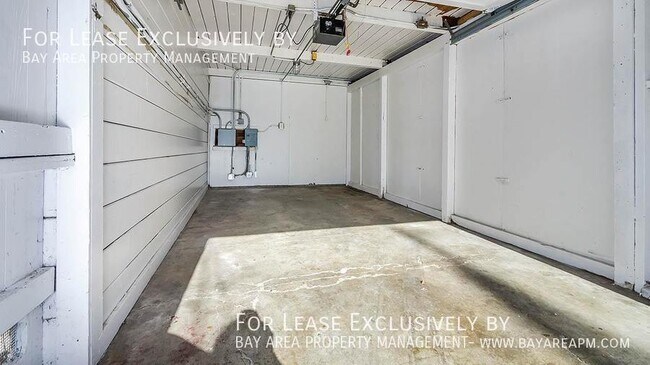 Building Photo - 937 Grand St