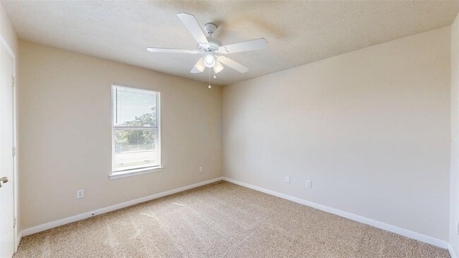 Building Photo - 4140 McFarland Dr