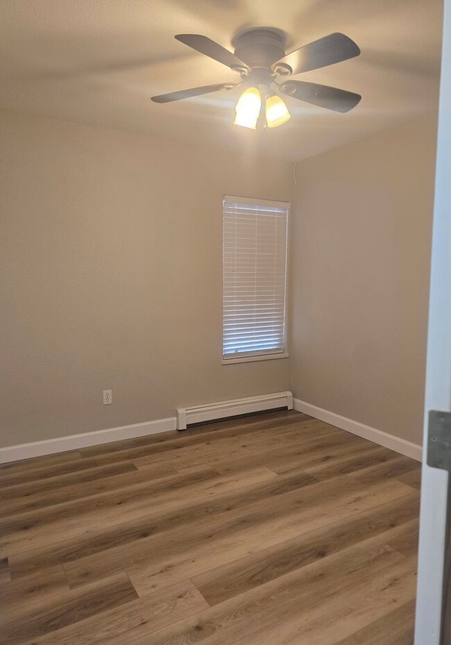 Building Photo - Don't miss this three bed two bath with a view!