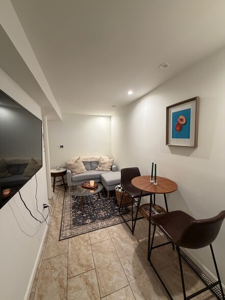 Building Photo - 128 Poplar St