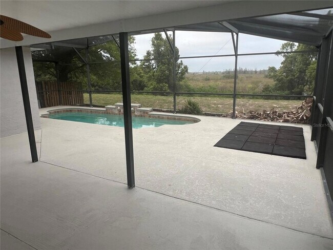 Building Photo - 1063 Bluegrass Dr