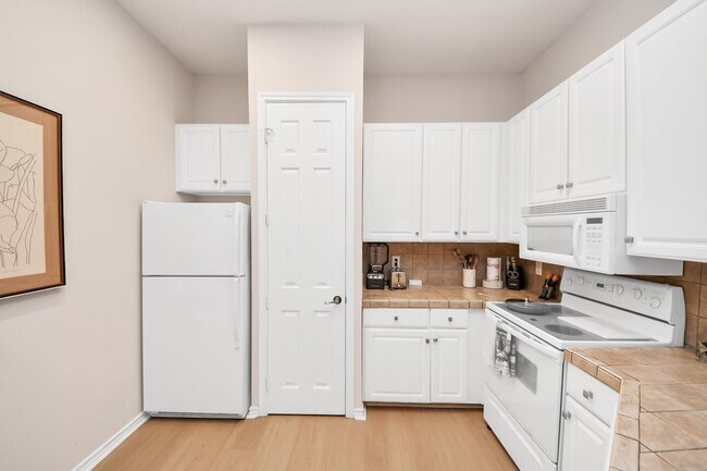 Building Photo - 2400 McCue Rd