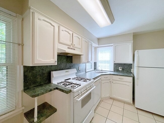 Building Photo - 925/927 Rittiner Drive