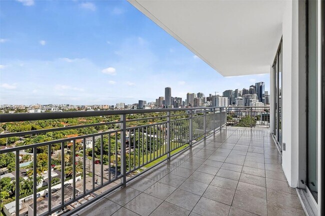 Building Photo - 2021 SW 3rd Ave