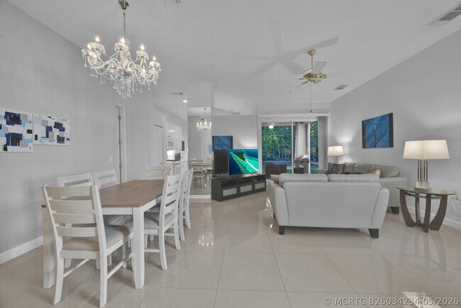 Building Photo - 615 SW St Thomas Cove