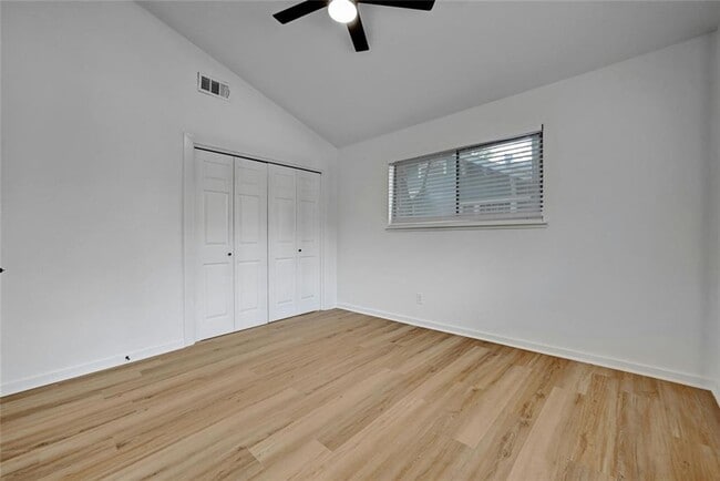 Building Photo - Fully updated 6 bed house!!! 1911 David!