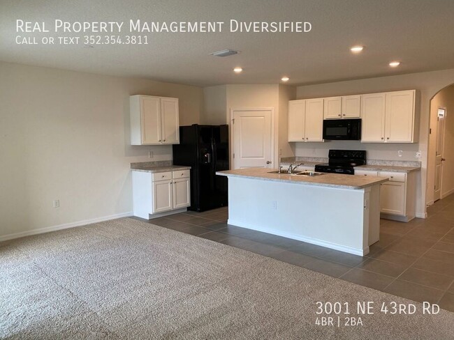 Building Photo - 3001 NE 43rd Rd