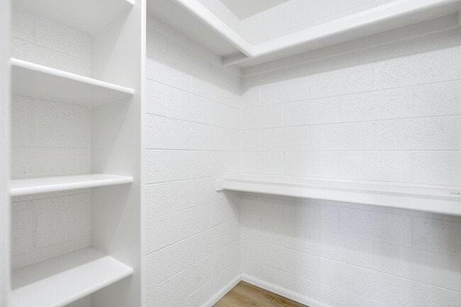 Building Photo - 2/2