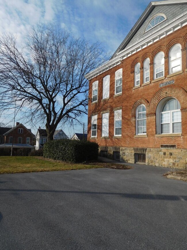 Building Photo - 217 W North St