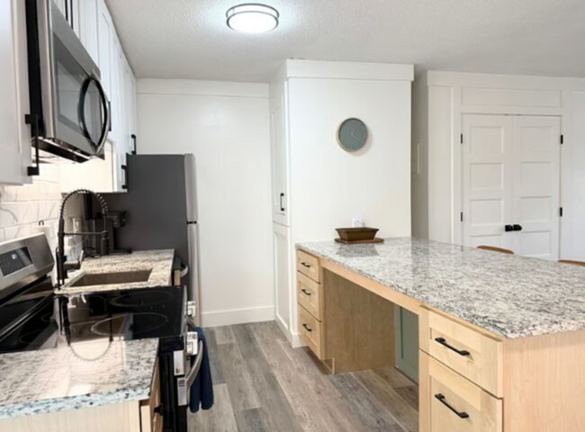 Building Photo - 1 Bed, 1 Bath Furnished Apartment  – Great Location & Amenities! Flexible Lease Terms Available