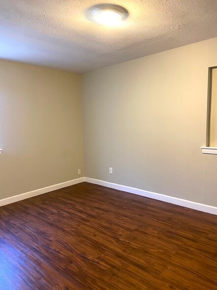 Building Photo - 921 Garywood Pl