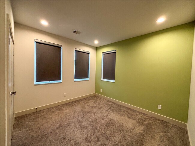 Building Photo - 4402 Bora Bora Ln