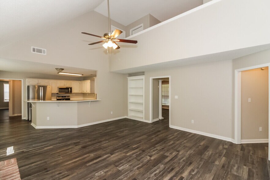 Building Photo - 3721 College Bluff