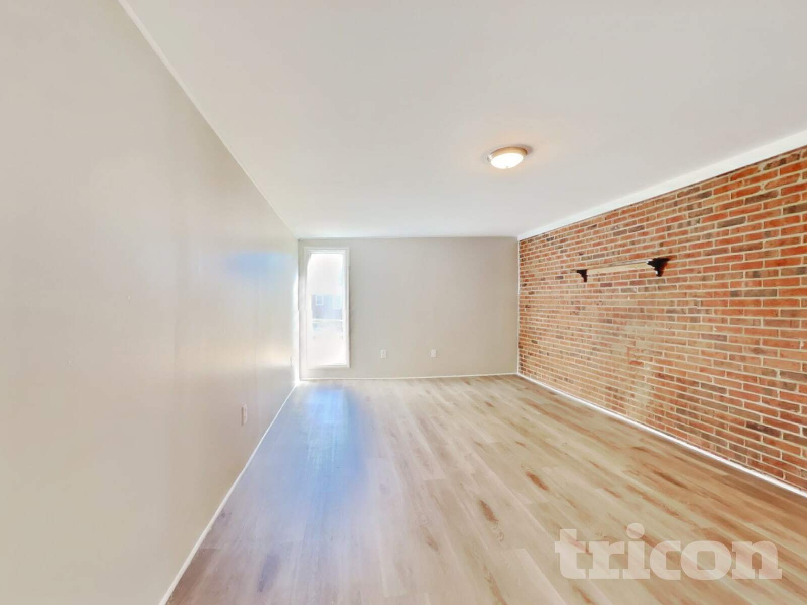 Building Photo - 101 N Lakeside Dr