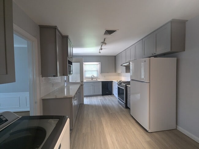 Building Photo - 3706 Drummond St