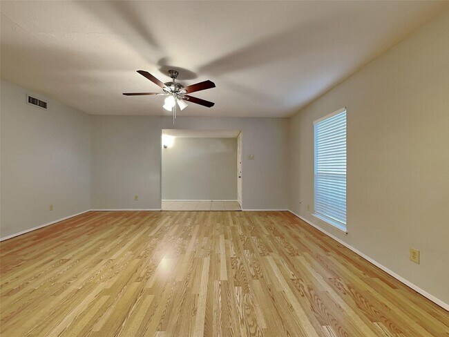 Building Photo - 3 BR/2BA | Renovated Single Family Home | Gated backyard