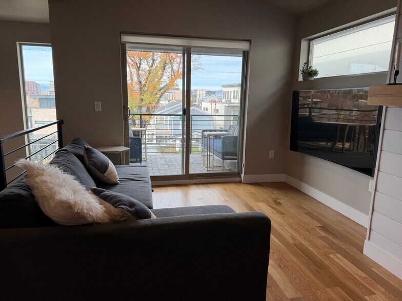 Building Photo - 38 Harrison St