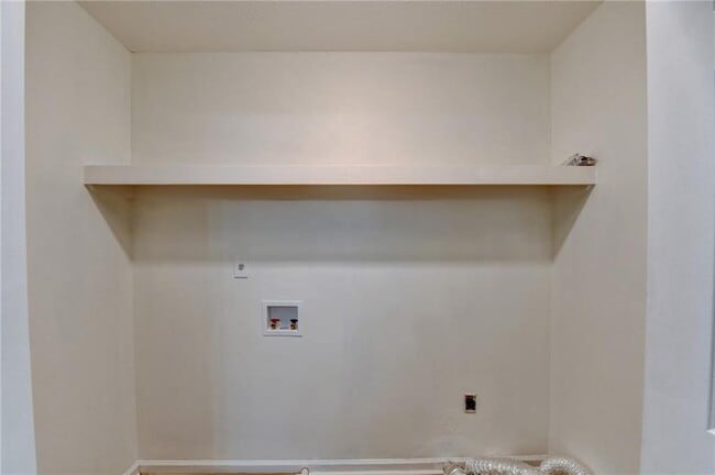 Building Photo - 1530 Plunketts Rd