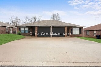 Building Photo - 5809 Samantha St