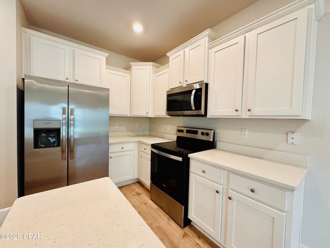 Building Photo - 10 Renea Cv