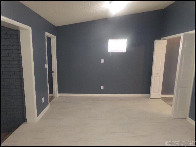 Building Photo - 2502 N Lakeview