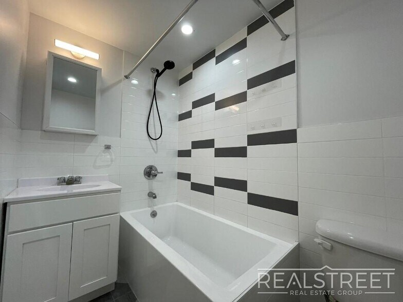 Building Photo - Stunning Brand New 1.5 Bed Duplex with Pri...