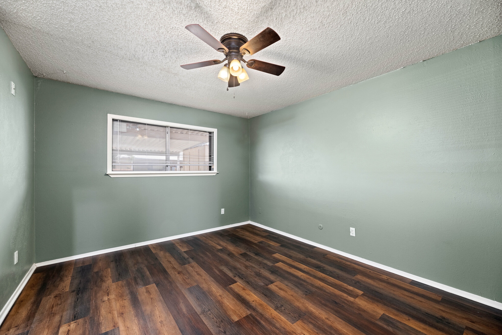 Building Photo - 9 E Mountain Creek Ct