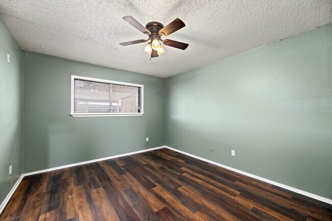 Building Photo - 9 E Mountain Creek Ct