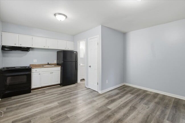 Building Photo - 8820 E 45th St