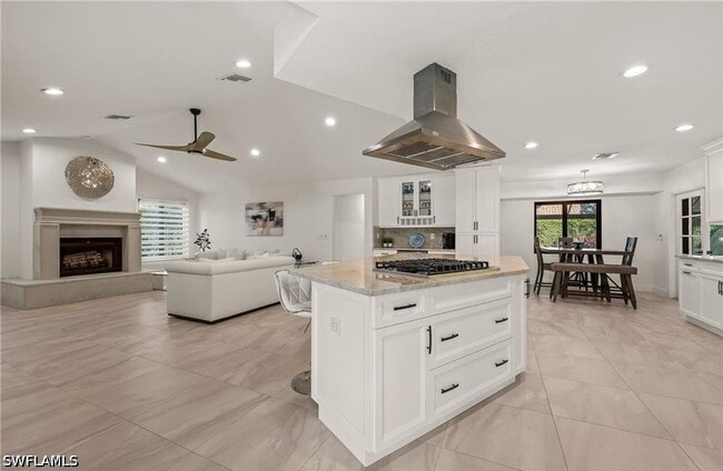 Building Photo - 2307 Queens Way