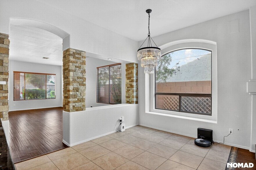 Building Photo - 971 N Santa Anna Pl