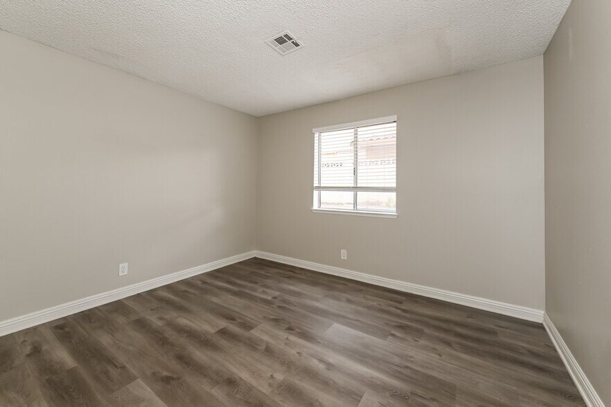 Building Photo - 7462 Puritan Ave