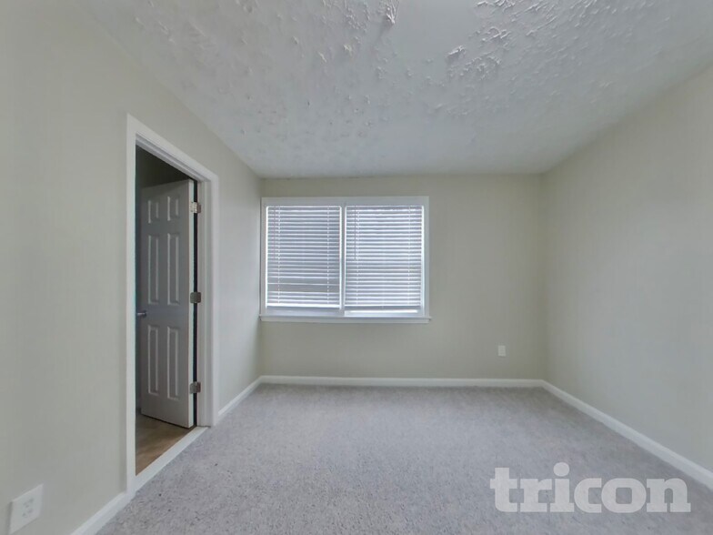 Building Photo - 2933 Sabal Palm Dr